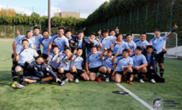 関西大学ラグビー部の公式スポンサーとして当部を支援しております。当社社員で当部の卒業生でもある大居広樹がコーチとして就任し、若きラガーマンの指導・育成を行っております。